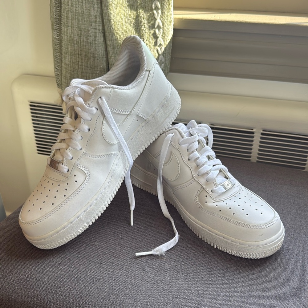Brand new never worn nike Air Force 1’s !!